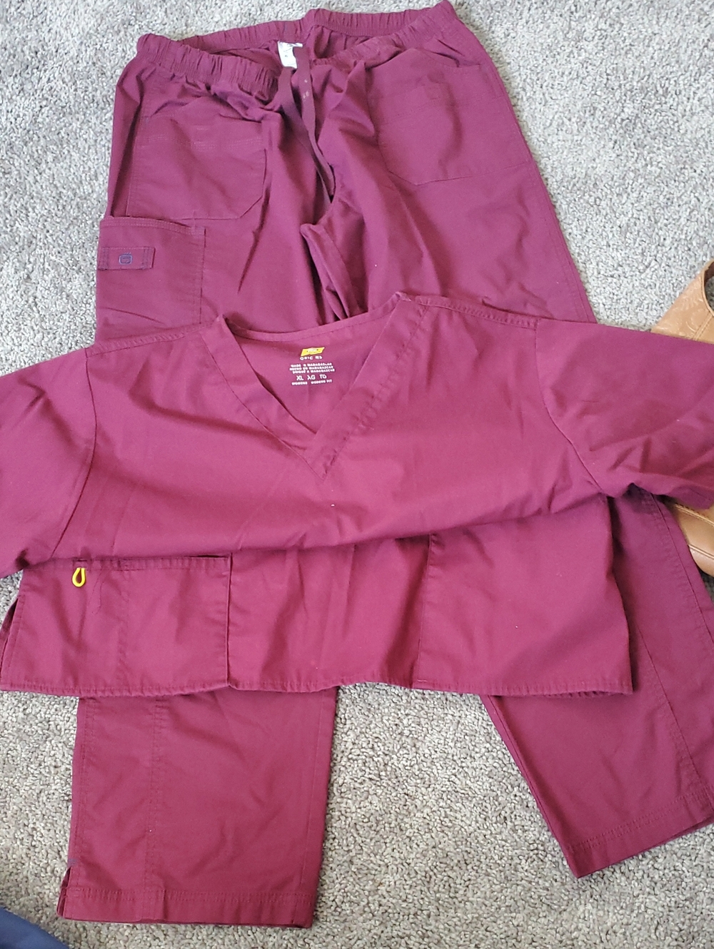 WonderWink Women's Scrub Set in Maroon